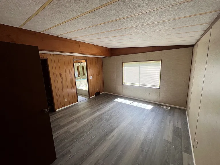 13217 Canyon Rd E — Photo 1