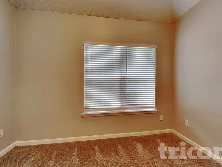 496 Birchwood Dr — Photo 16