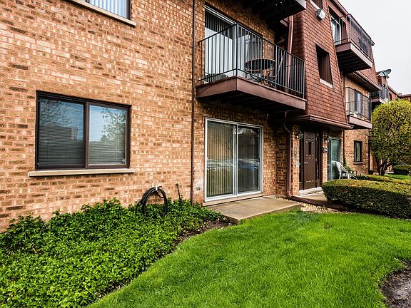 3rd image of 624 Cobblestone Cir APT A