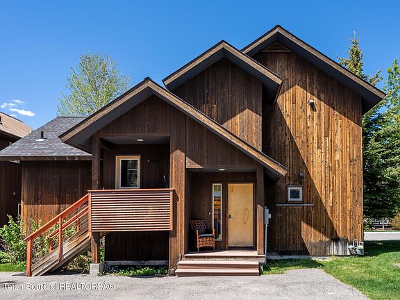 2nd image of 582 E Hall Ave