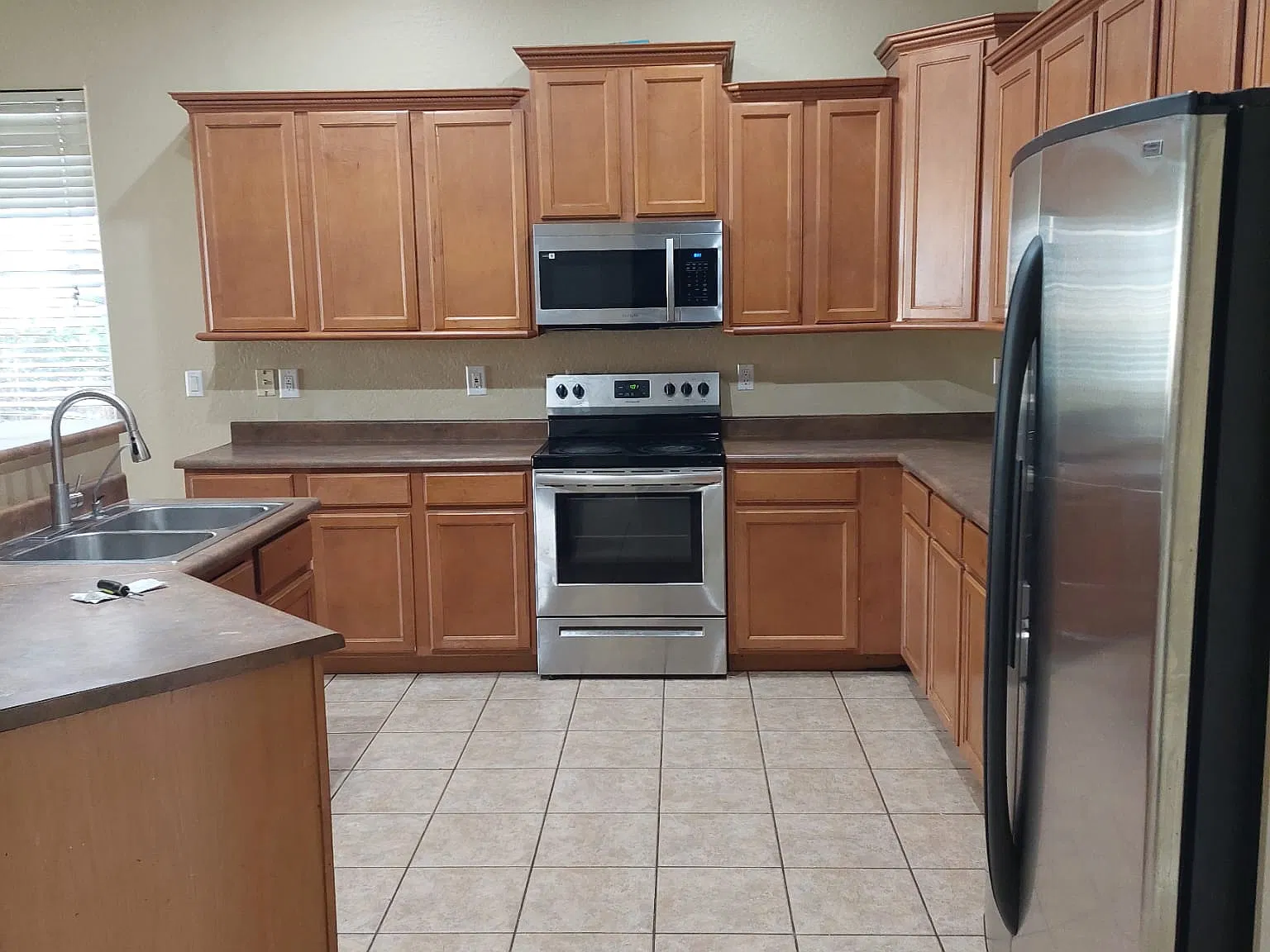 3 bed, 2400 sqft, $2,100 — Photo 4