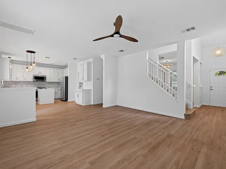 10416 Beard Ave — Photo 1