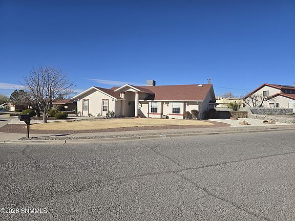 2nd image of 1001 Lantana Ave