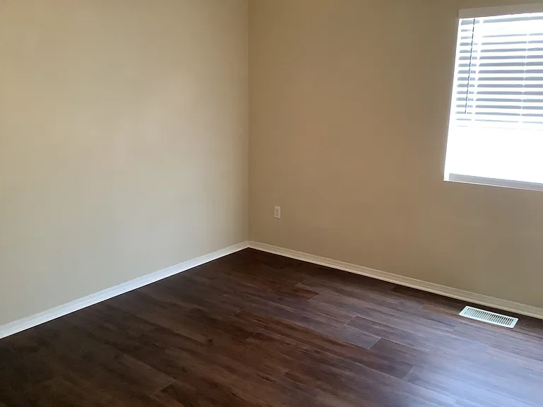 3809 Wayne Rd NE — Photo 17
