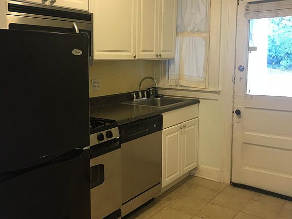 5th image of 438 Stanley Ave APT 2