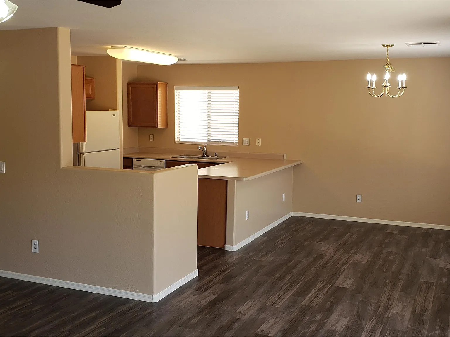 R183 - 3195 W Carlos Ln - 1 — Photo 2
