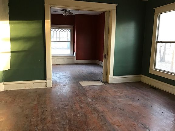 3rd image of 615 Vine St