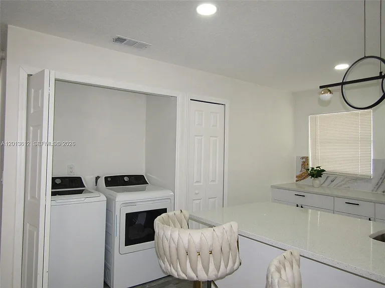 2447 Messina Ave — Photo 9