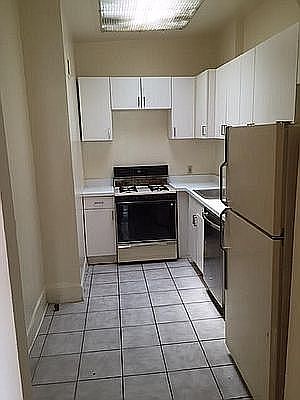 5th image of 325 W 108th St #5