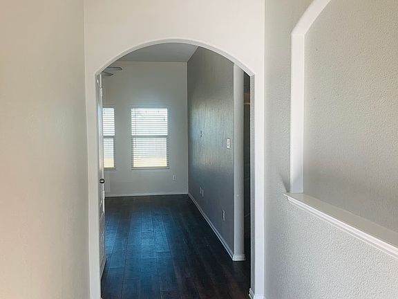 3rd image of 300 Saguaro Dr