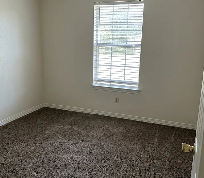 14411 Pine St #4 — Photo 2