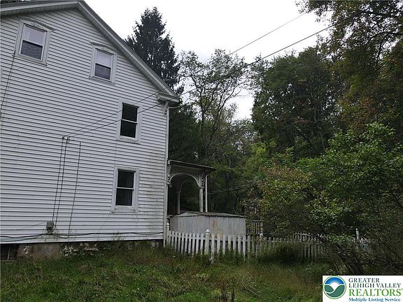 3rd image of 809 Clamtown Rd
