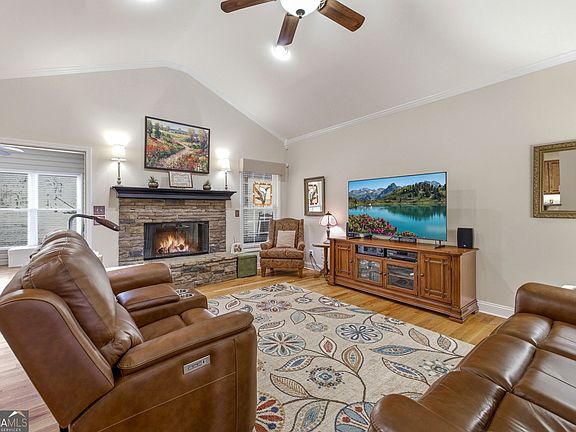 5th image of 1046 Chase Rd