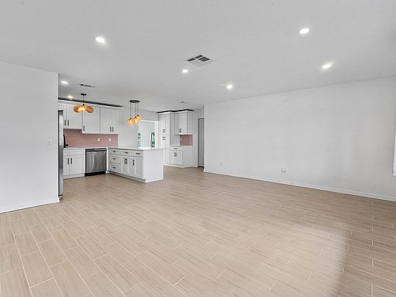5th image of 6185 SE AUDUBON Lane