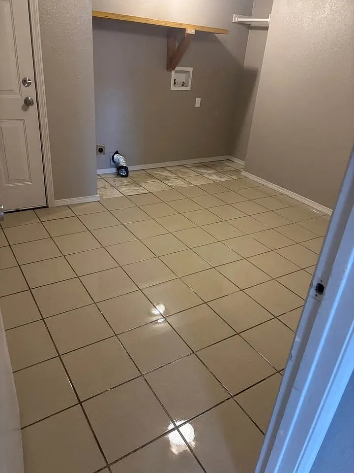 2 bed, 900 sqft, $995 — Photo 3