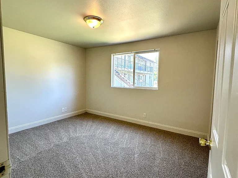 1618 SW Lava Ave #9 — Photo 9