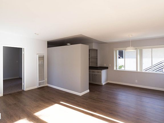 5th image of 2356 Duane St #6