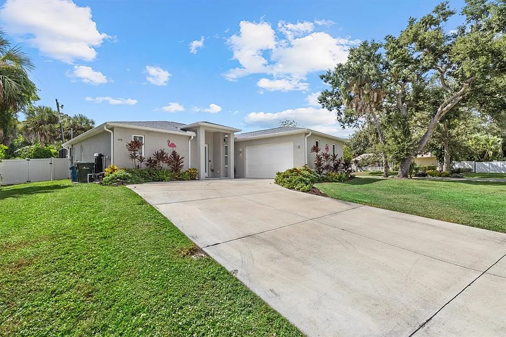 3 bed, 2.0 bath, 1759 sqft, $5,000 — Photo 1