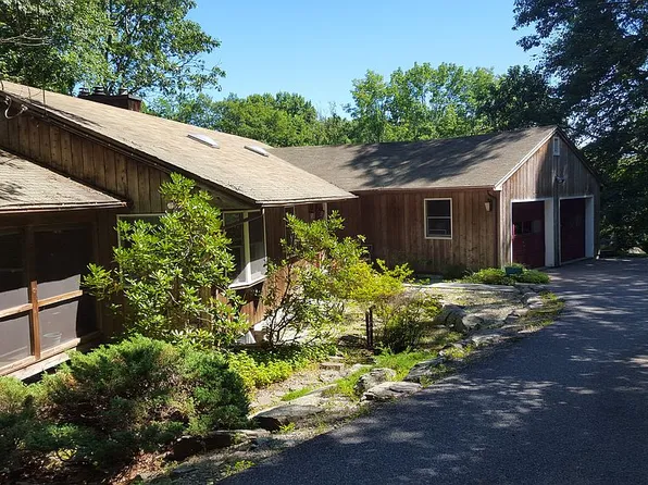 77 Cross Pond Rd, Pound Ridge, NY 10576