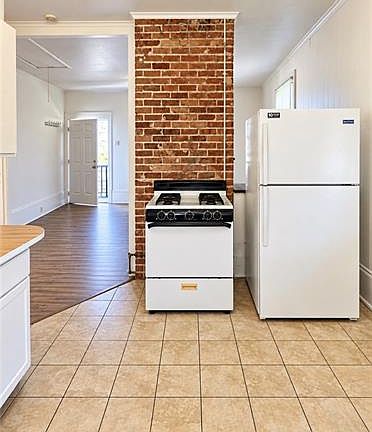 4th image of 6211 Magnolia St