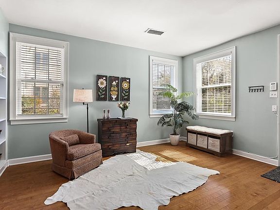 4th image of 6411 Fontainebleau Dr