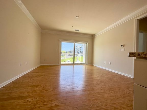 4th image of 4 Francis Dr #202