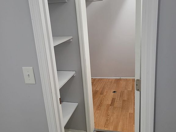 4th image of 100 W 33rd St #B1