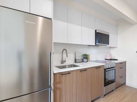 4th image of 159 Boerum St #8G
