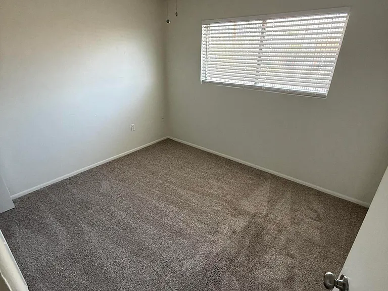 434 N Hunt Dr — Photo 15