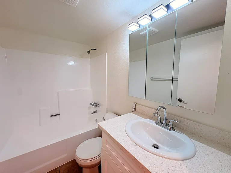 615 W Milford St — Photo 23