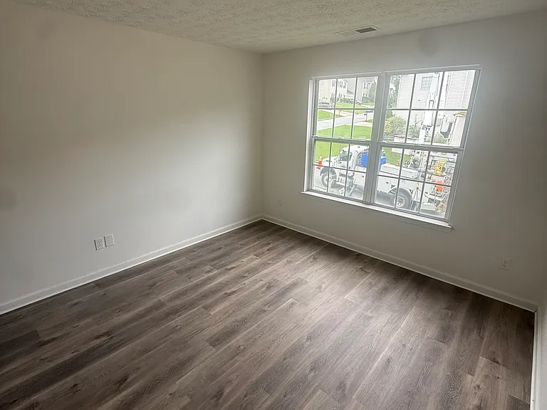 705 Waveland Ave — Photo 25