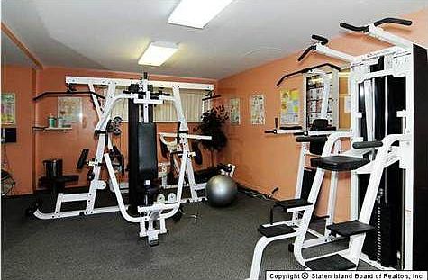 2nd image of 31 Hylan Blvd APT 8D