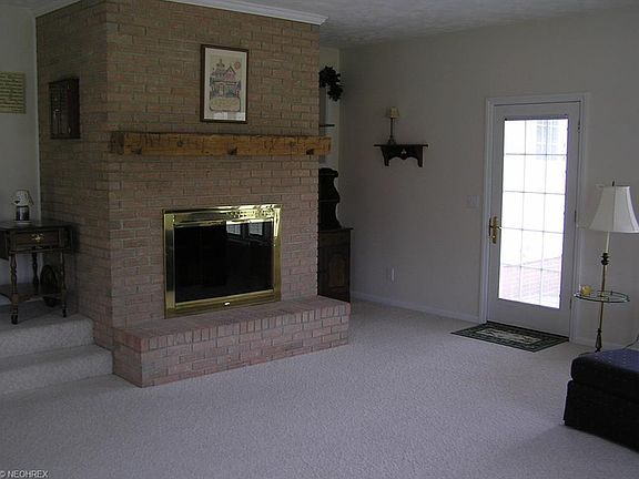 5th image of 99 Leaview Ln