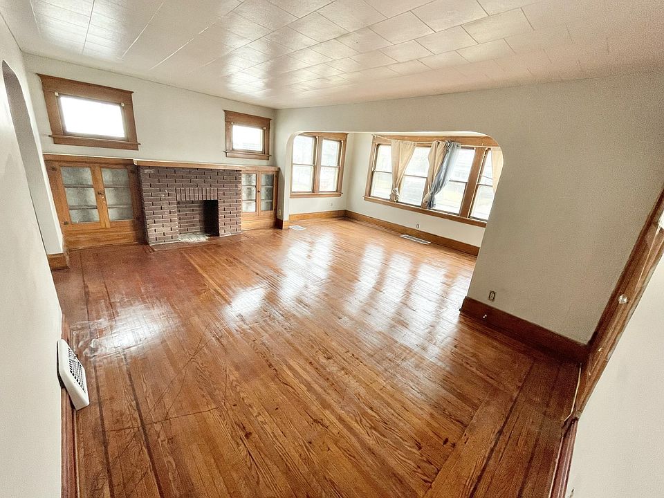 1st image of 174 Roebling Ave