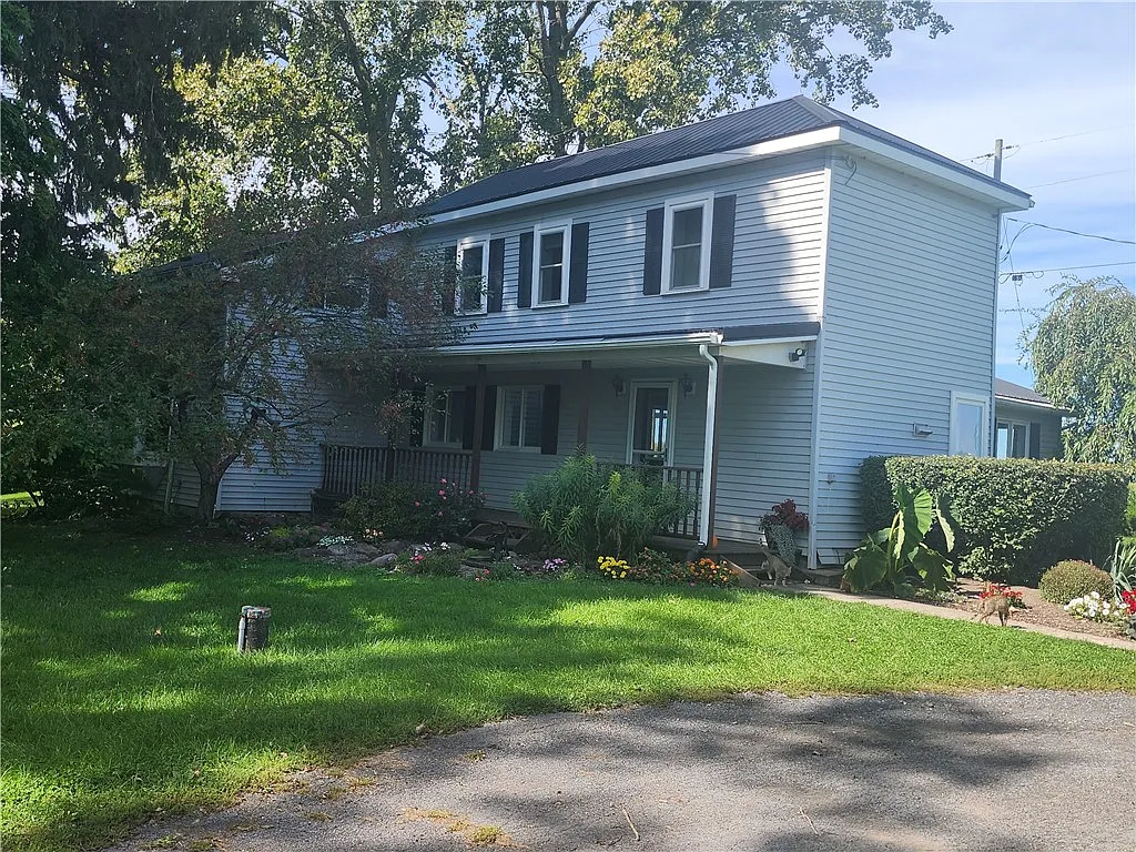 4 bed, 2.0 bath, 2092 sqft, $1,800 — Photo 1