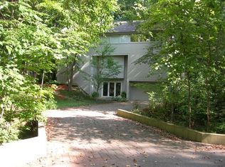 4N199 Thornapple Rd, St Charles, IL 60174