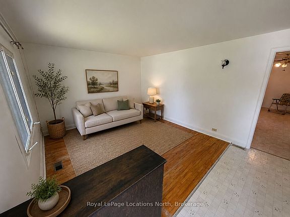4th image of 386 Sykes St S