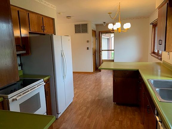 5th image of 105 Crescent Dr