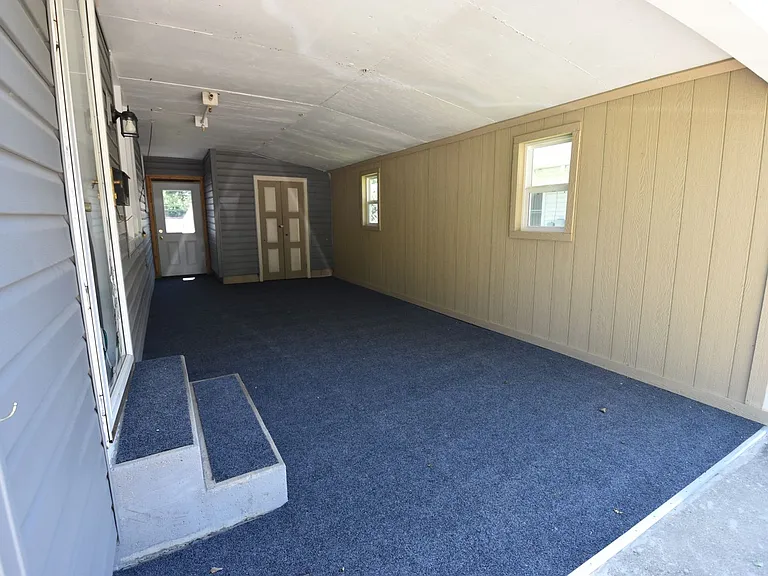 334 W Staat St — Photo 24