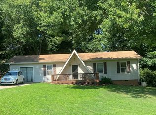 174 Red Fox Hollow Dr, Cornelia, GA 30531