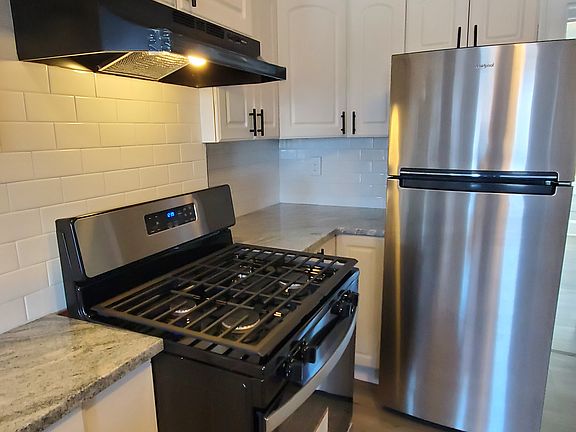3rd image of 119 Montgomery St #3