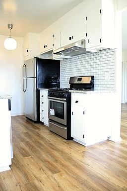 4th image of 1048 Everett Pl APT 4