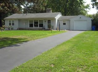 8 Fenton Dr, Decatur, IL 62521