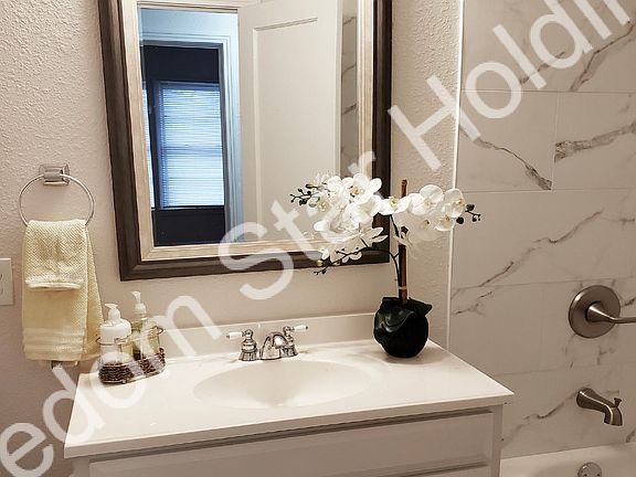 3rd image of 4256 Standish Rd #2
