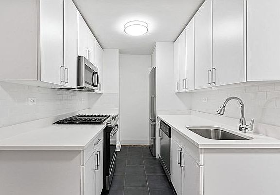 4th image of 1700 1st Ave #7D