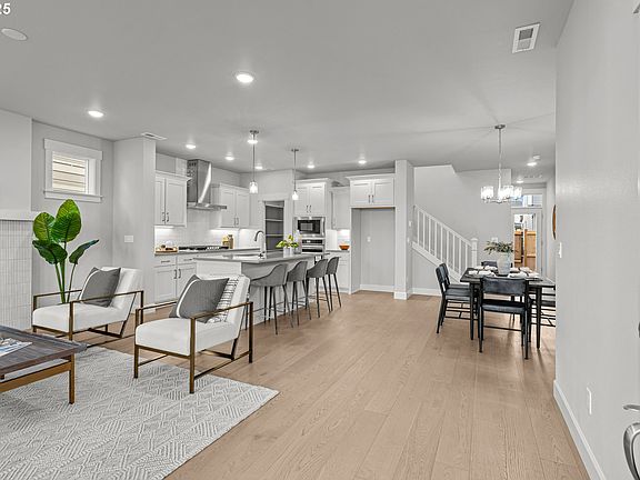 4th image of 3421 SE 82nd Ave