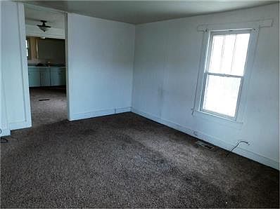 4th image of 303 Bud St