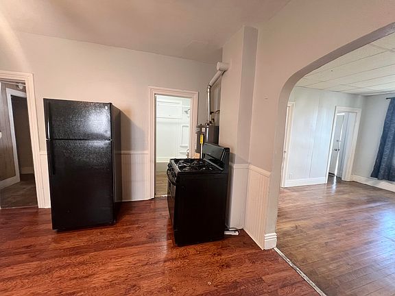 2nd image of 214 Weimar St Unit 1