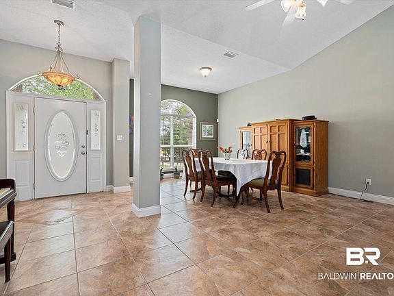 3rd image of 11041 Holly Ct