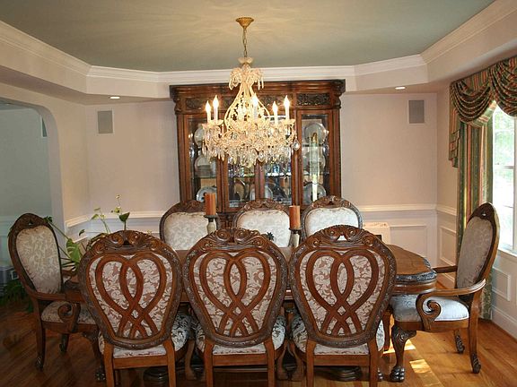 Formal dining room has tray ceiling